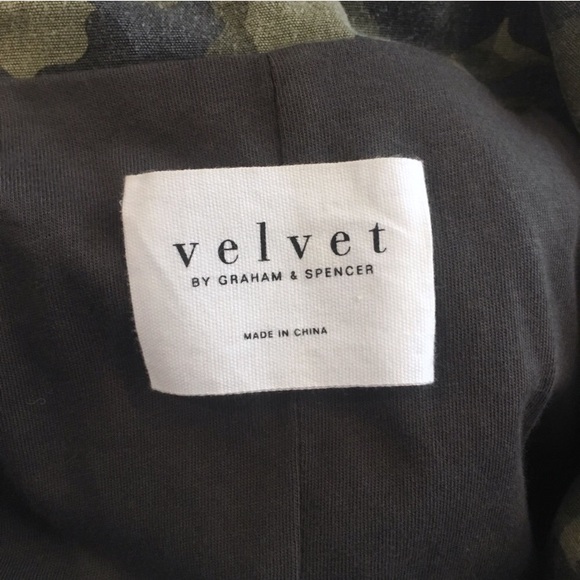 ❗️SOLD❗️Velvet by Graham and Spencer Camo Coat, Sm - Picture 6 of 7